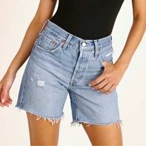 Levi’s 501 Mid Thigh Luxor Street Short size 25